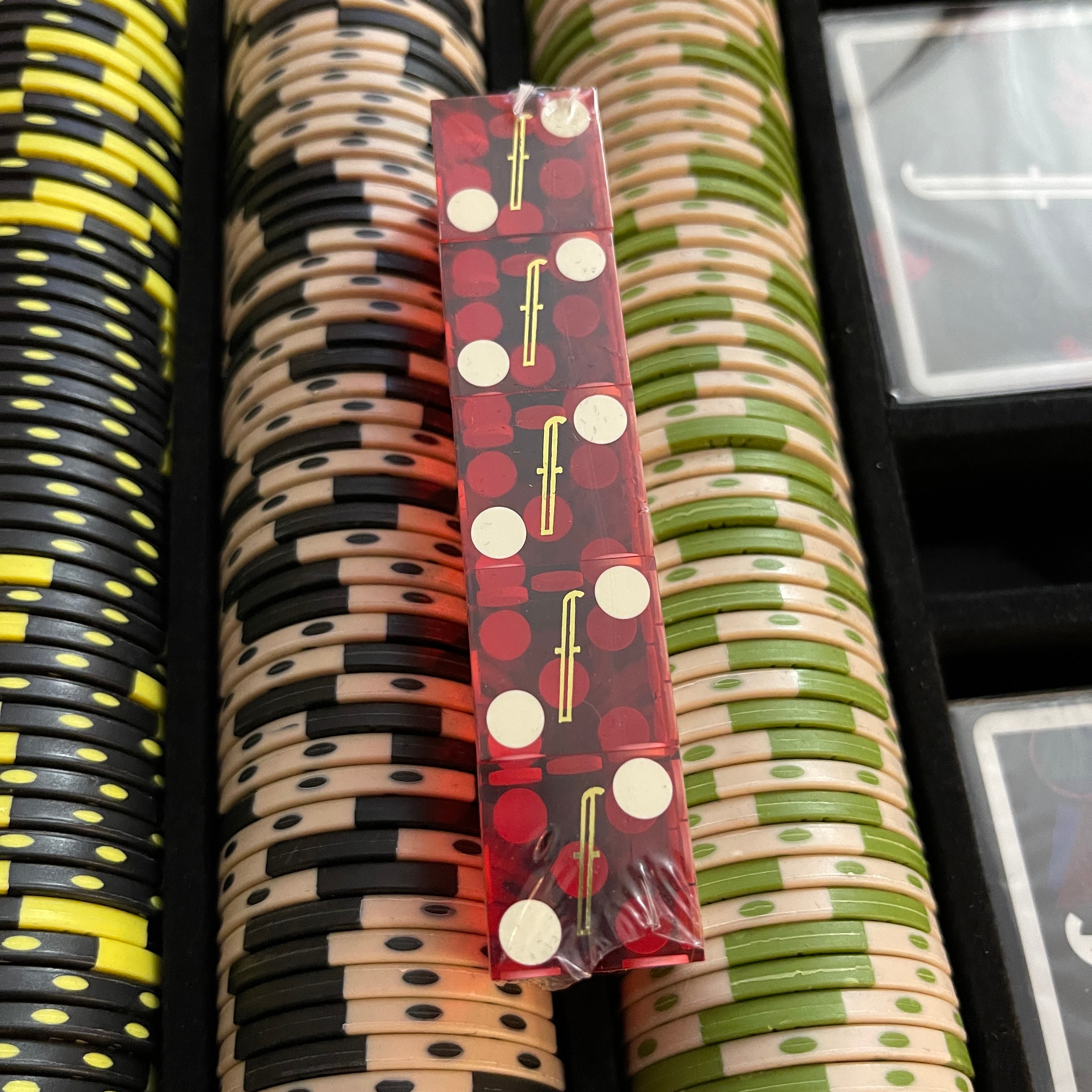 Fontaine Guess Poker Set [AUCTION] – SoCal Playing Cards LLC